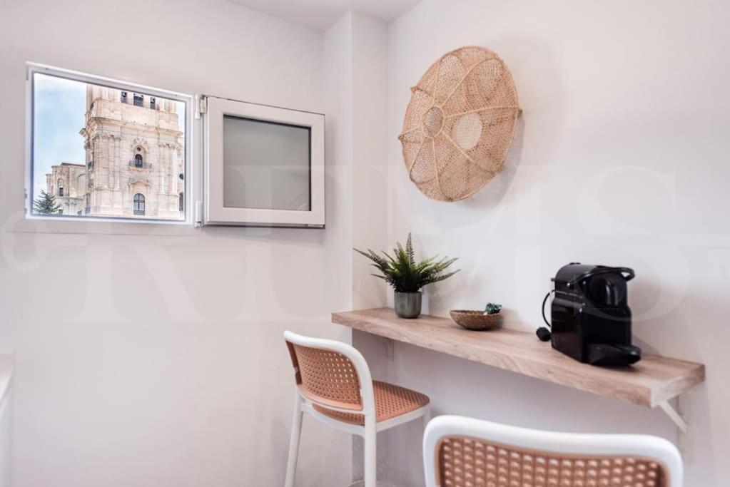 Apartment With Cathedral View & Terrace By Rems Málaga Exteriör bild
